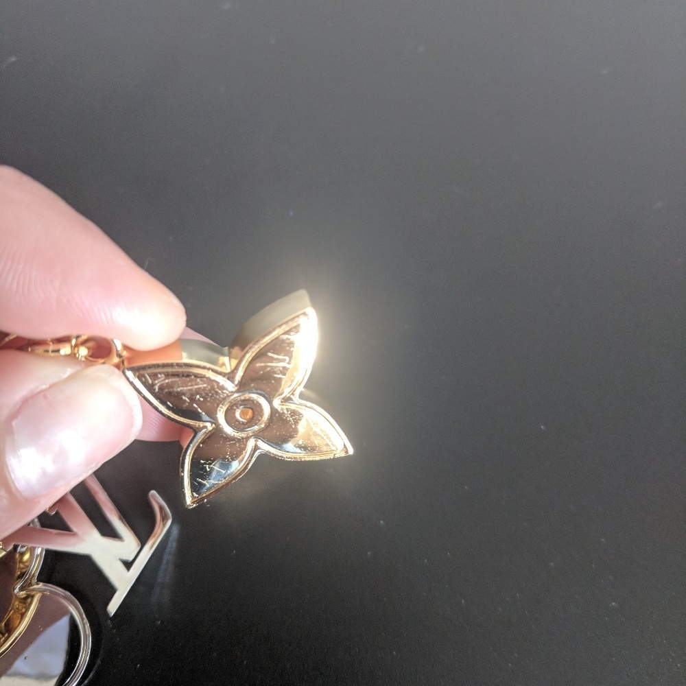 Louis Vuitton Flower Strass Keychain - Picture 2 of 6